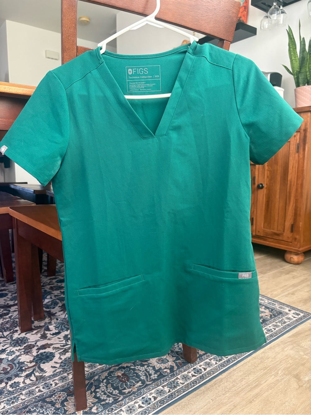 FIGS Women’s Green V-Neck Scrub Tunic